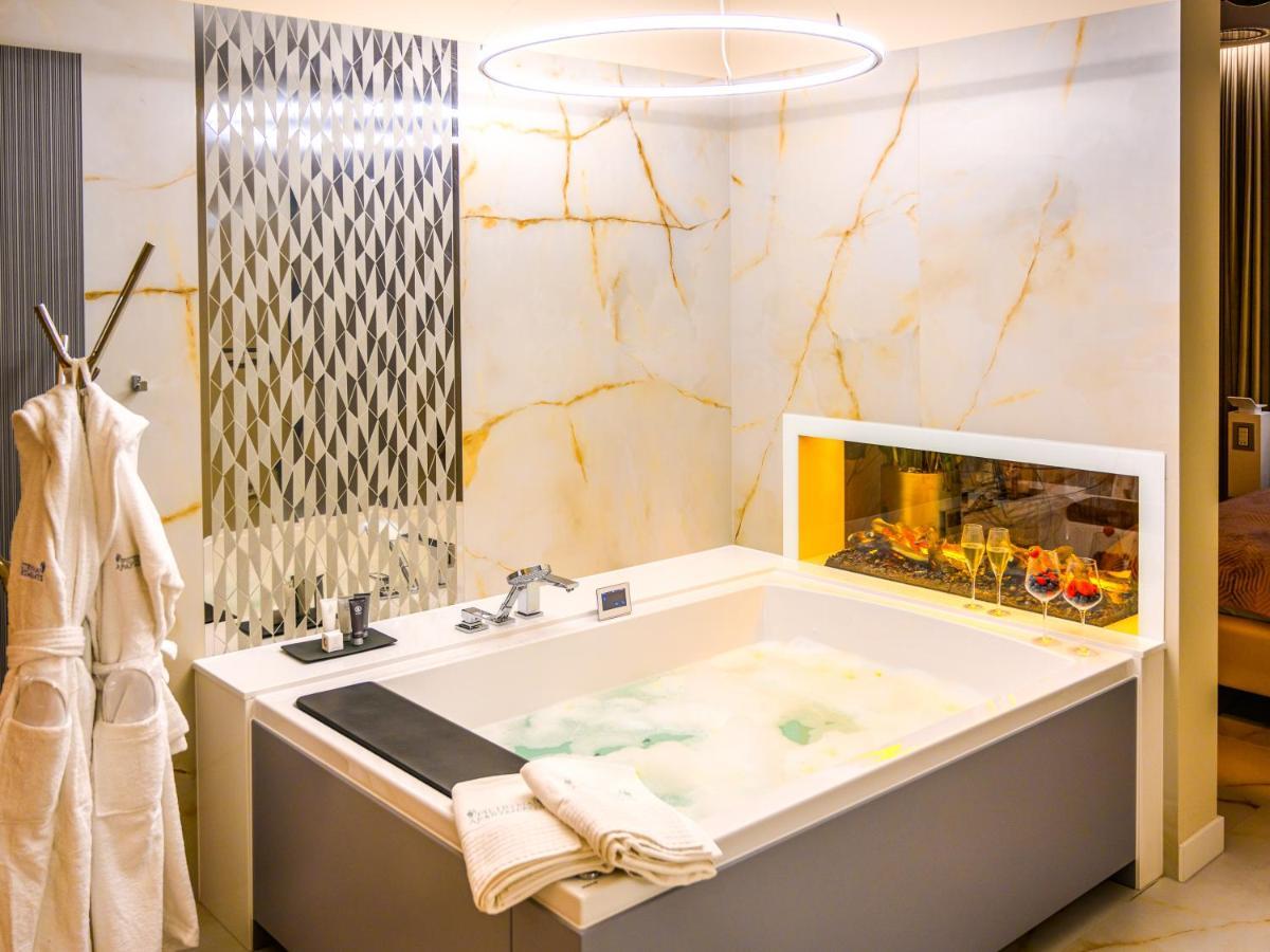Pietryna Apartments Luxury - Sauna , Jacuzzi , Bezposrednio Przy Ul Piotrkowskiej ウッチ エクステリア 写真