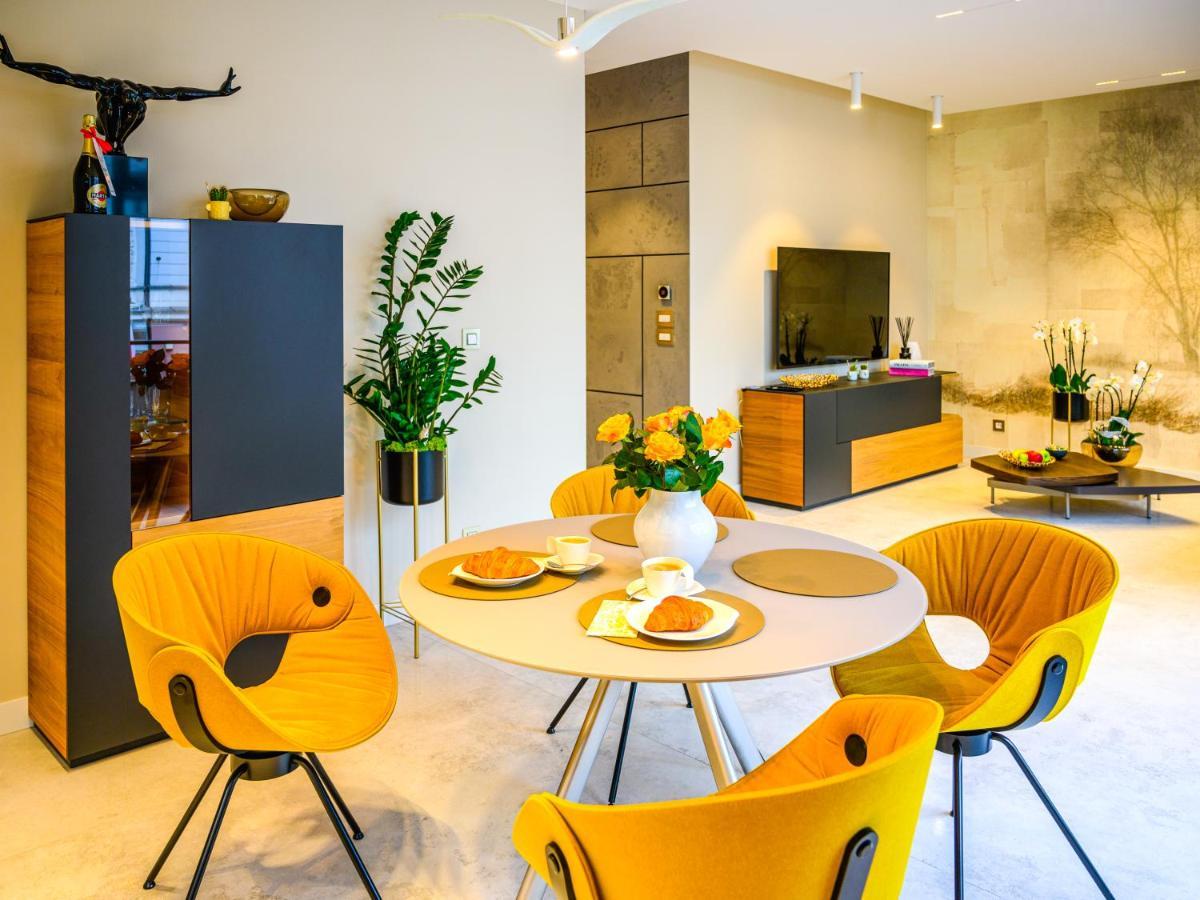 Pietryna Apartments Luxury - Sauna , Jacuzzi , Bezposrednio Przy Ul Piotrkowskiej ウッチ エクステリア 写真