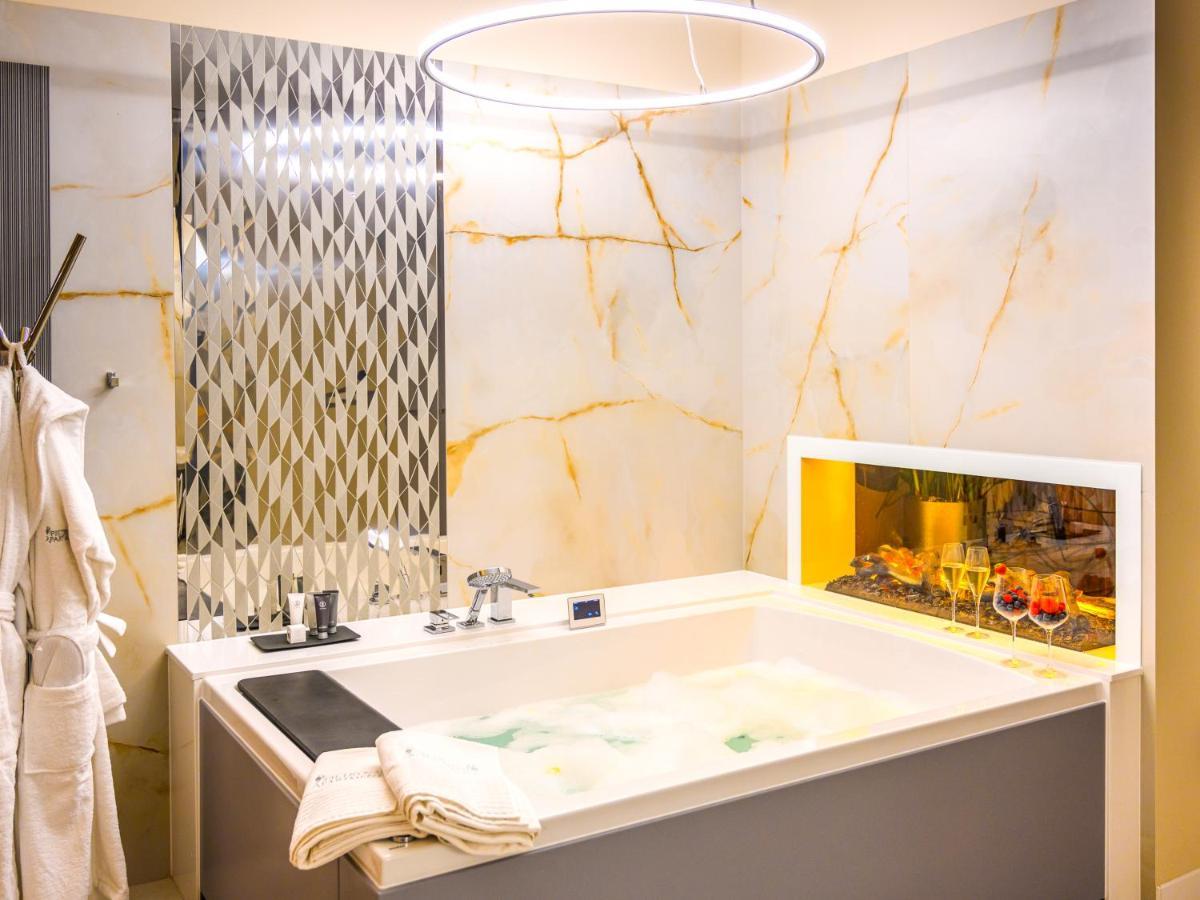 Pietryna Apartments Luxury - Sauna , Jacuzzi , Bezposrednio Przy Ul Piotrkowskiej ウッチ エクステリア 写真